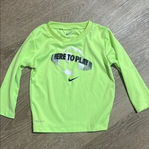Nike Green Long Sleeve Tee Vibrant Sporty Style